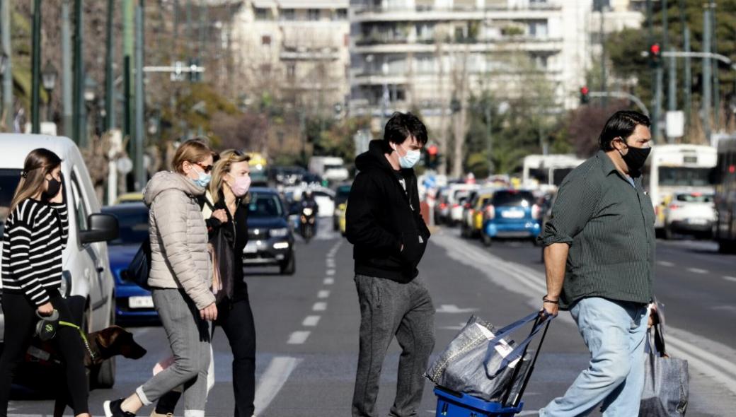 Η Ελλάδα «στα δύο»: Διαχώρισαν τους πολίτες λόγω των εμβολίων