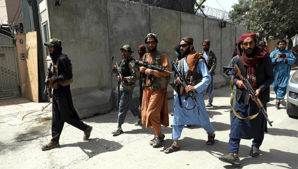 Σκληρό βίντεο: Ταλιμπάν βασανίζουν Αφγανό με την κατηγορία της μοιχείας (βίντεο)