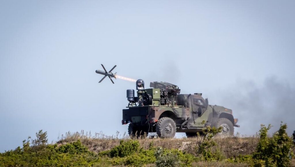 H αμερικανική Oshkosh παρουσίασε το τακτικό όχημα JLTV με 4πλό εκτοξευτή Spike NLOS