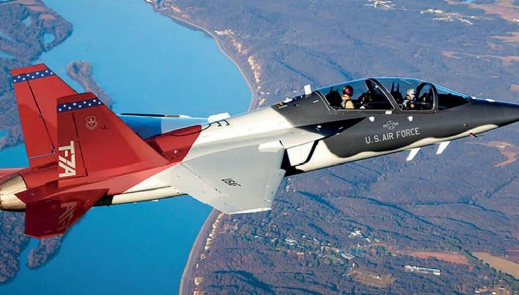 Η αμερικανική Αεροπορία εξετάζει την απόκτηση 100 νέων αεροσκαφών προχωρημένης εκπαίδευσης