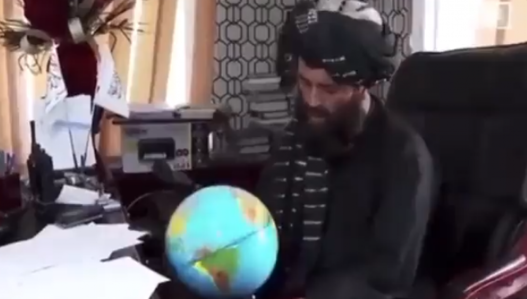 «Περιφερειάρχης» Ταλιμπάν δεν ήξερε να βρει που πέφτει το… Αφγανιστάν στον χάρτη! (βίντεο)