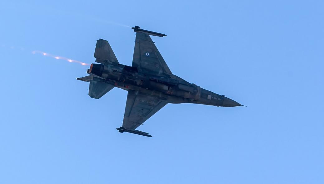 Το F-16 της ομάδας «ΖΕΥΣ» που θα «σκίσει» τον ουρανό της Θεσ/νίκης: Tι ελιγμούς θα κάνει