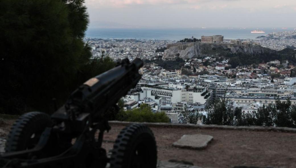 28η Οκτωβρίου: Με εφεδρικό κανόνι έγιναν οι βολές στον Λυκαβηττό