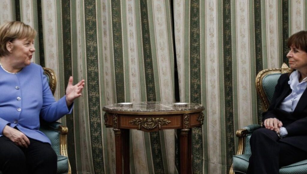 Ούτε λέξη από την Κ.Σακελλαροπούλου σε Α.Μέρκελ για τις πολεμικές αποζημιώσεις του Β’ ΠΠ!
