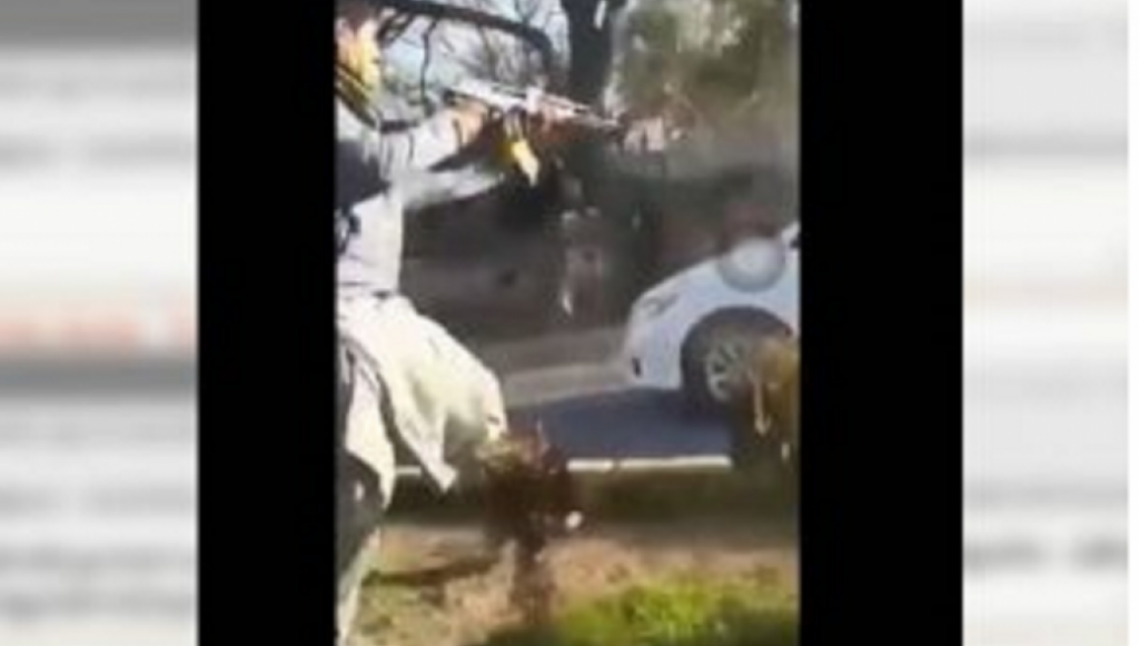 «Πολιτισμένοι» Ταλιμπάν «γαζώνουν» αυτοκίνητο στο Αφγανιστάν με τους επιβάτες μέσα (βίντεο)