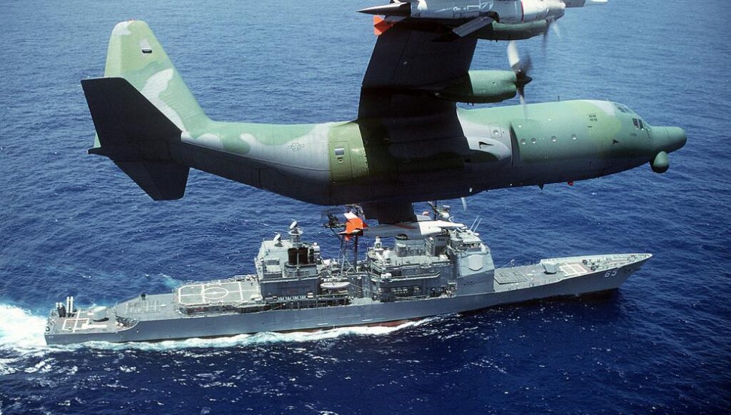 C-130 Hercules περισυνέλεξε στον αέρα UAV (βίντεο)