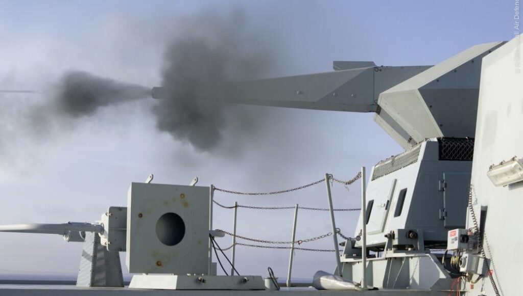 Πυροβόλο Millennium διαλύει σμήνος drone στον αέρα – Η λύση για τον Έβρο;