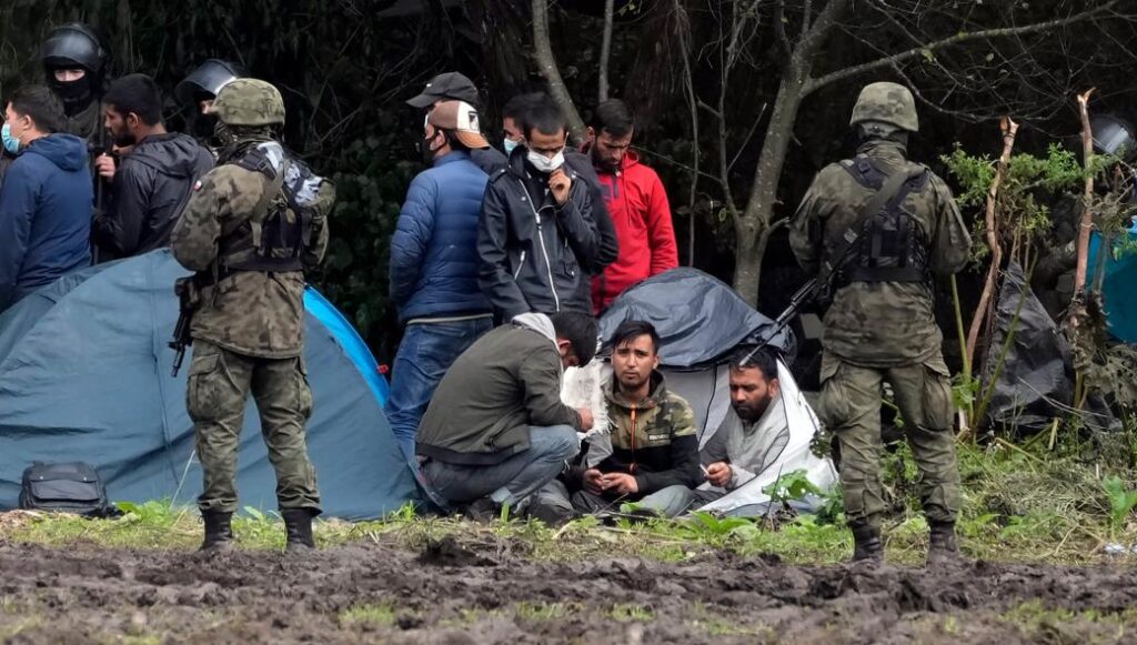 Άρχισαν να αρρωσταίνουν από το κρύο οι παράνομοι μετανάστες στα πολωνικά σύνορα
