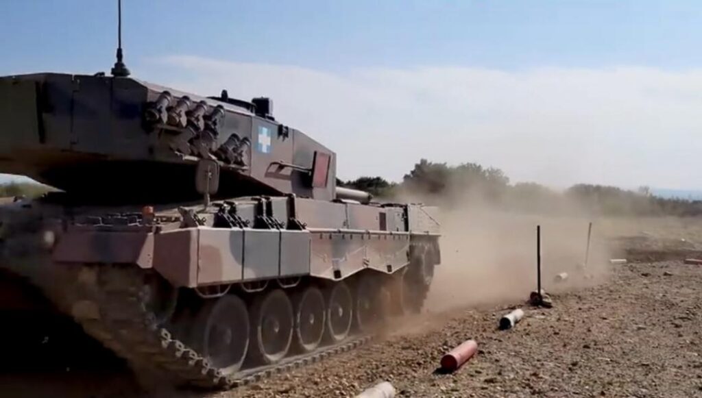 Βίντεο: Ελληνικά Leo 2HEL υπερισχύουν των αμερικανικών Abrams M1A2