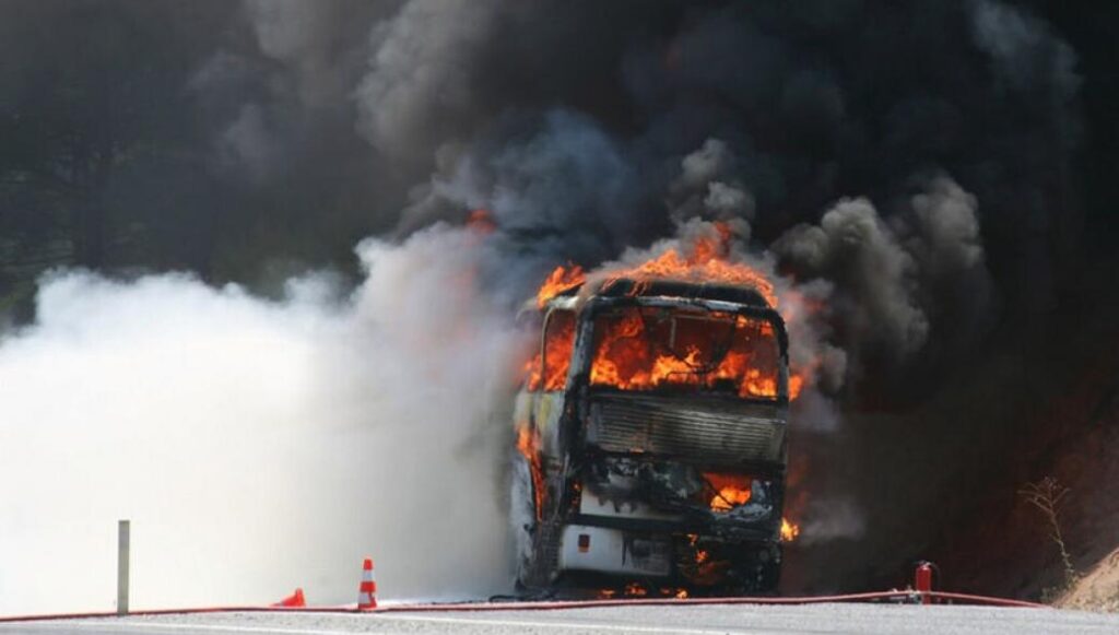 Νεκροί 45 άνθρωποι από πυρκαγιά σε λεωφορείο στην Βουλγαρία: Είχε σκοπιανές πινακίδες