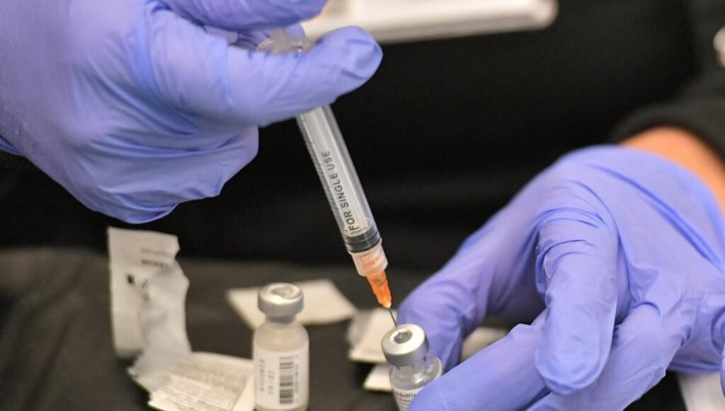 Ε.Κιαγιά: «Κάνουμε “ληγμένα” εμβόλια – Οι εμβολιασμένοι μεταλλάσσουν τον ιό»