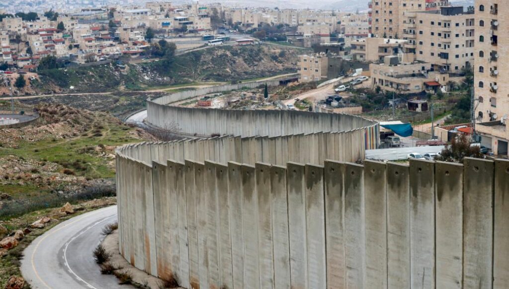 Το Ισραήλ ολοκλήρωσε το τείχος με το οποίο περικλείει την Λωρίδα της Γάζας