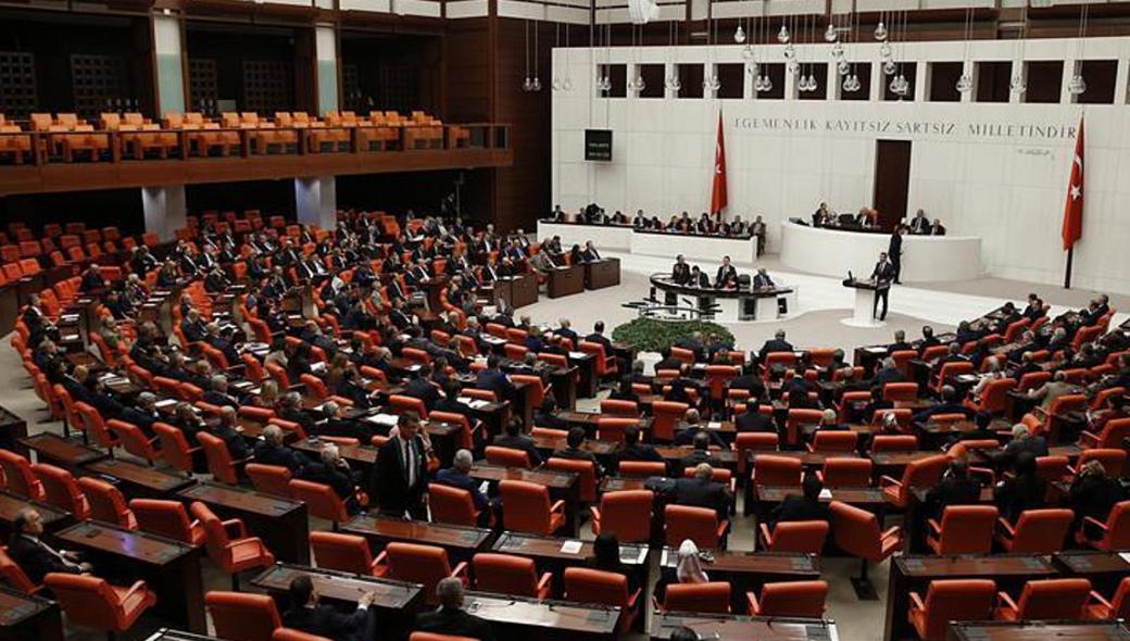Τουρκική βουλή: Έπαιξαν μπουνιές – Επίθεση των κεμαλικών κατά του Σοϊλού (βίντεο)
