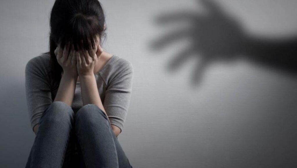 Τρόμος για 22χρονη στη Νίκαια: Άγνωστοι της έσκισαν τα ρούχα & επιχείρησαν να την βιάσουν