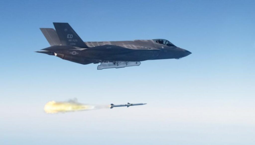 Oλοκληρώθηκαν οι πρώτες δοκιμές του AIM-120 AMRAAM F3