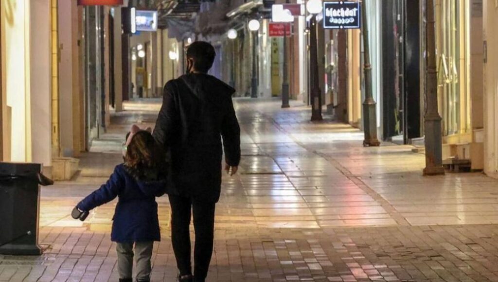 Ανακοινώνονται σήμερα τα πρώτα μέτρα lockdown σε εμβολιασμένους: Τι εισηγούνται οι «ειδικοί»