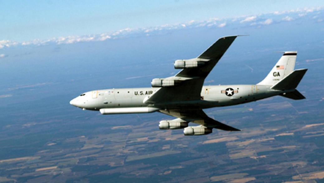 Το E-8C πέταξε για 2η φορά πάνω από την Ουκρανία πριν την συνομιλία Πούτιν-Μπάιντεν