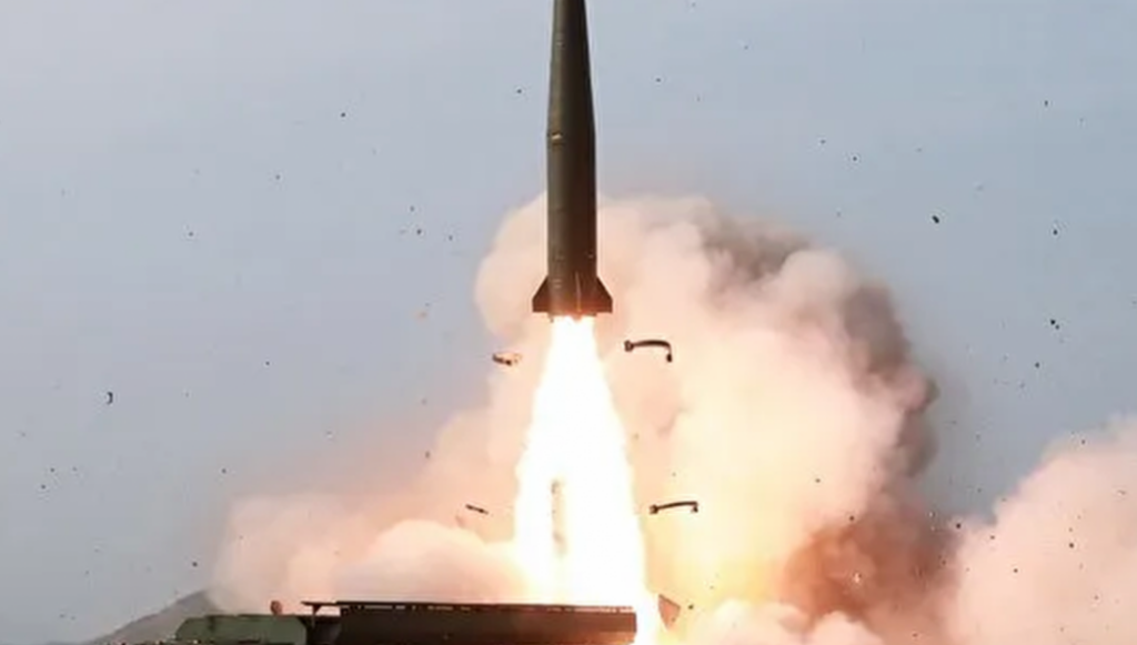 ΥΠΑΜ Ιαπωνίας: «Ο πύραυλος που εκτοξεύθηκε από τη Β.Κορέα διένυσε απόσταση 500 χλμ»