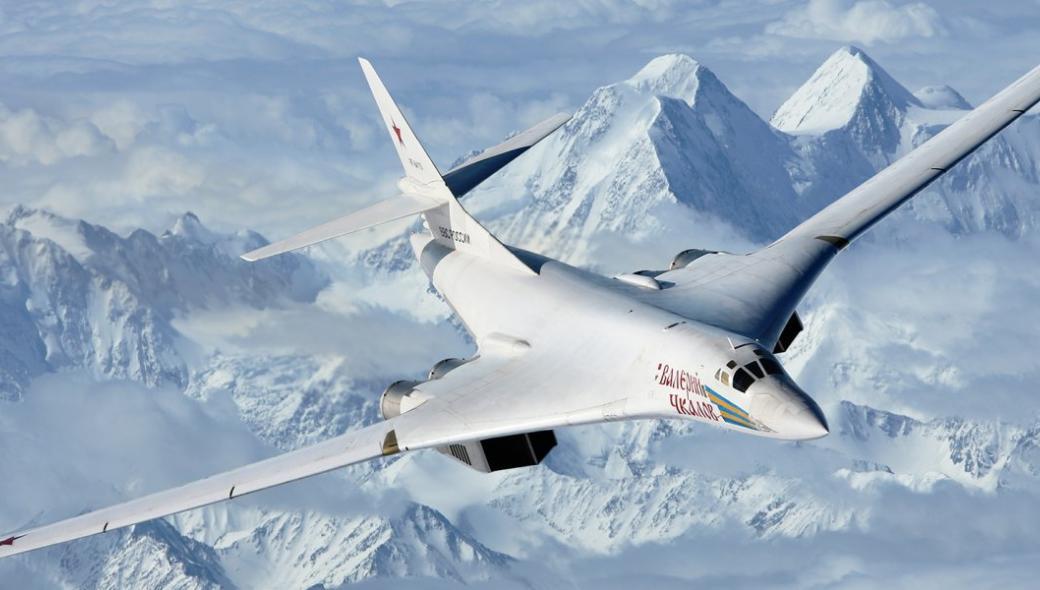 Δύο ρωσικά στρατηγικά βομβαρδιστικά Tu-160 αιφνιδίασαν τις ΗΠΑ: «Δεν προλάβαμε να τα αναχαιτίσουμε»
