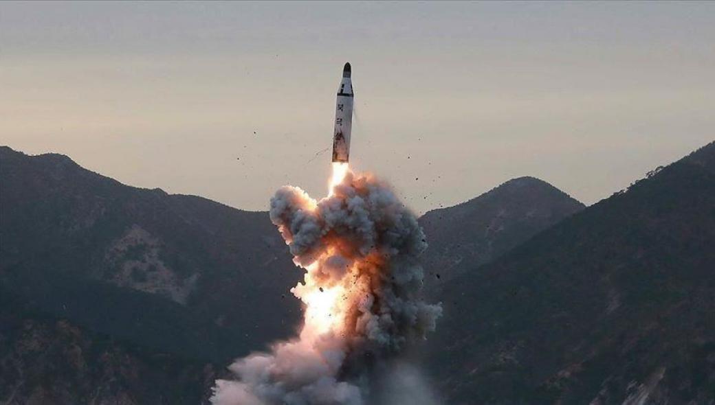 «Αγνώστου τύπου» πύραυλο εκτόξευσε η Βόρεια Κορέα