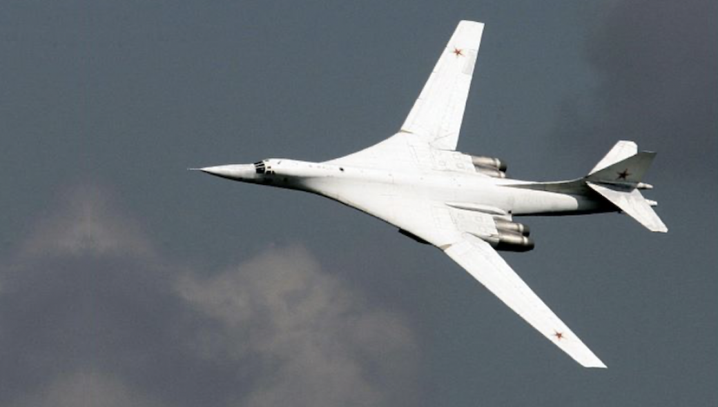 Πέταξε το εκσυγχρονισμένο στρατηγικό βομβαρδιστικό Tu-160