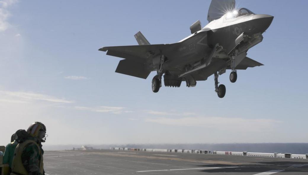 USS Tripoli: Για πρώτη φορά προσγειώθηκε F-35B Lighting II των Πεζοναυτών