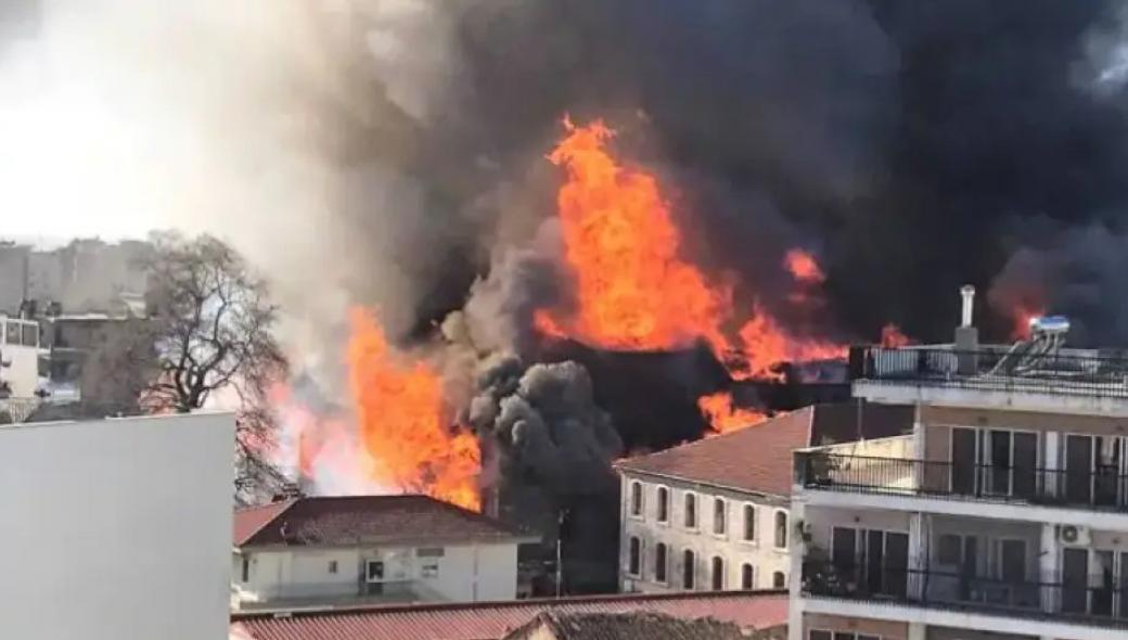 Ξάνθη: Μεγάλη φωτιά στο κέντρο της πόλης – Εκκενώνεται η περιοχή (βίντεο)