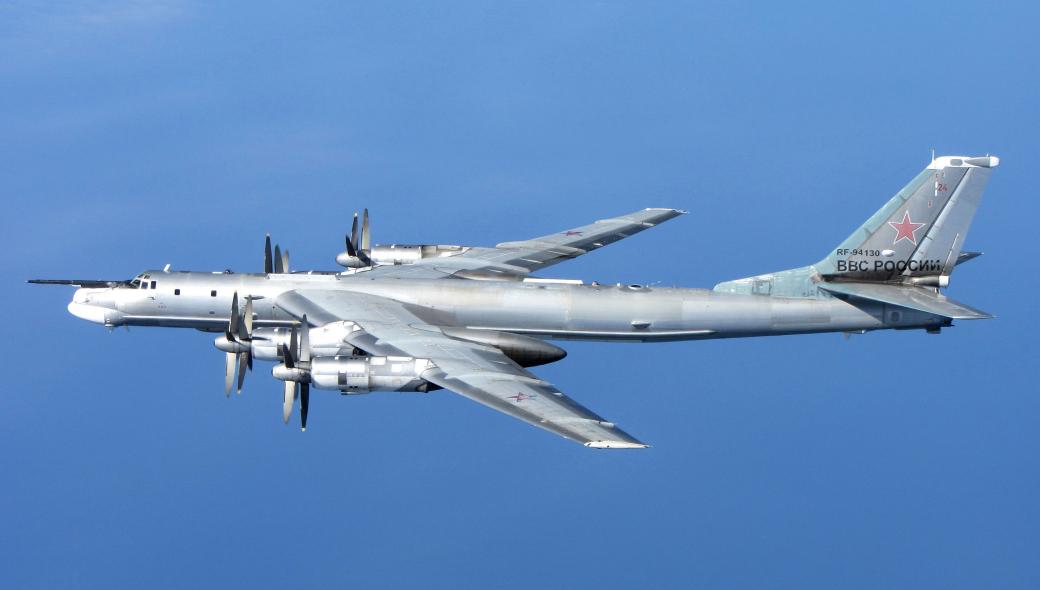 Tu-95 Bear: Το ρωσικό στρατηγικό βομβαρδιστικό που πετά εδώ μισό αιώνα