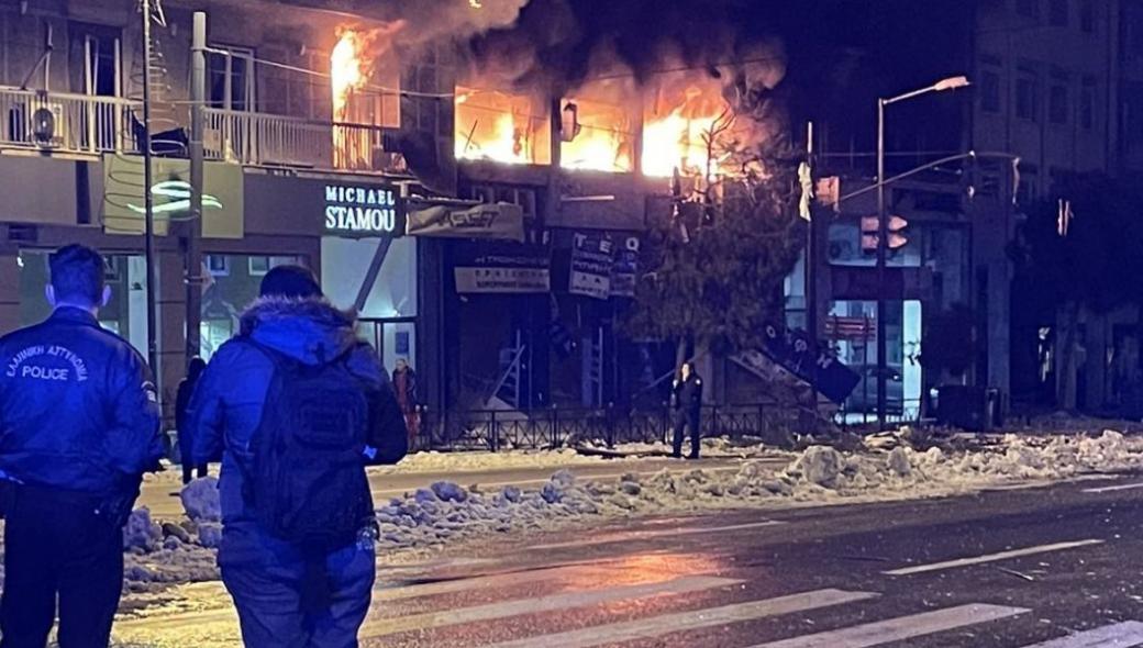 Εικόνες χάους στην Συγγρού: Ισχυρή έκρηξη σε κτίριο με έναν σοβαρά τραυματία