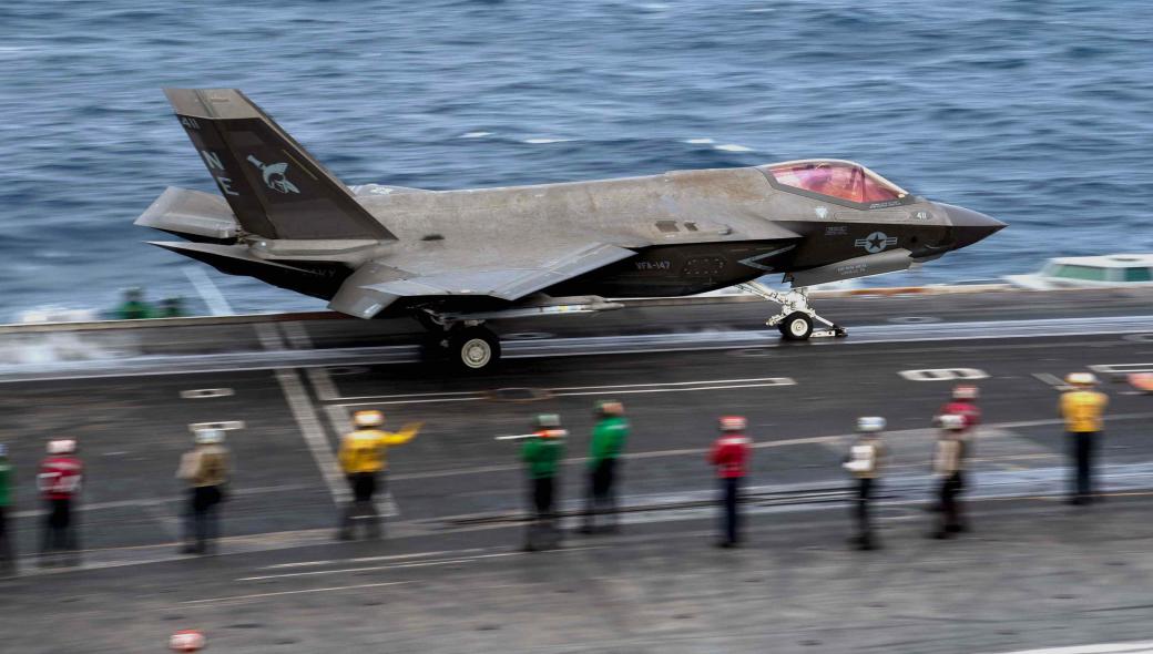 Νέα προβλήματα για τα F-35: Σκουριάζουν! – Τι δείχνουν φωτογραφίες από το USS Carl Vinson