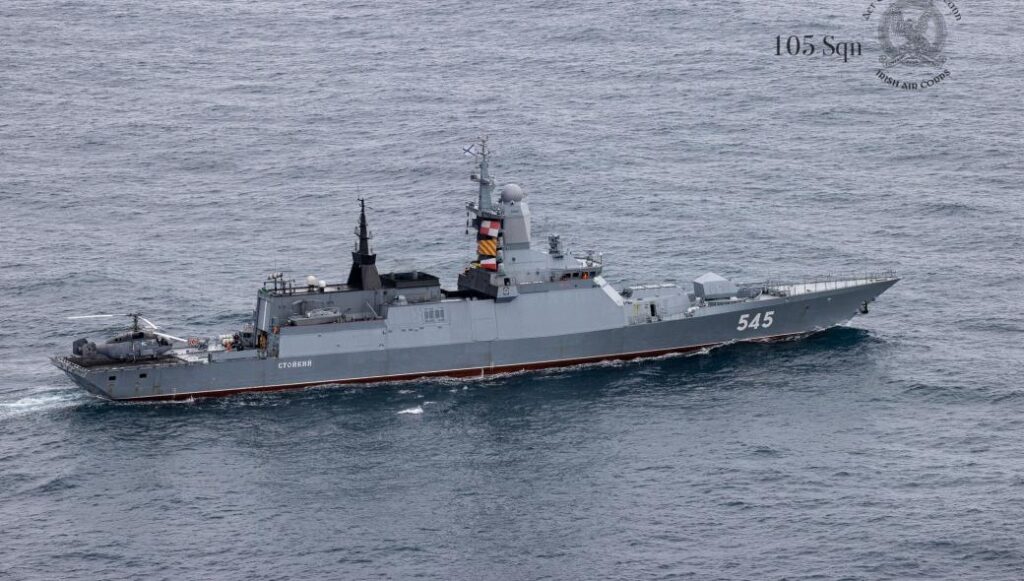 Στην ΑΟΖ της Ιρλανδίας ρωσικός στολίσκος με επικεφαλής σκάφος το καταδρομικό Marshal Ustinov