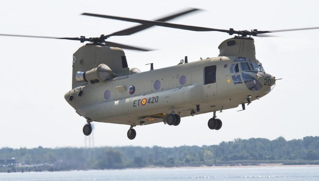 Ισπανία: Παρέλαβε το πρώτο αναβαθμισμένο μεταφορικό ελικόπτερο CH-47F