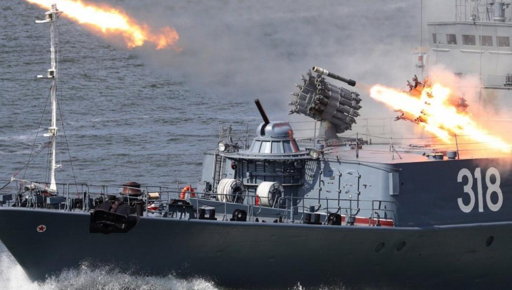 Πάνω από 30 ρωσικά πολεμικά πλοία απέπλευσαν από τα λιμάνια της Σεβαστούπολης και του Νοβοροσίσκ