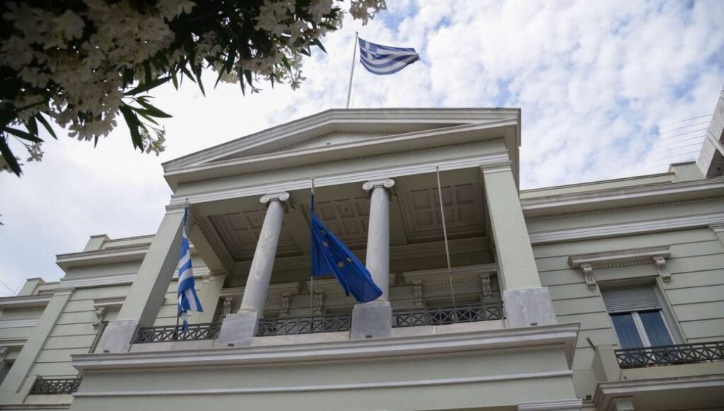 ΥΠΕΞ: «Να φύγουν άμεσα όλοι οι Έλληνες πολίτες από την Ουκρανία»