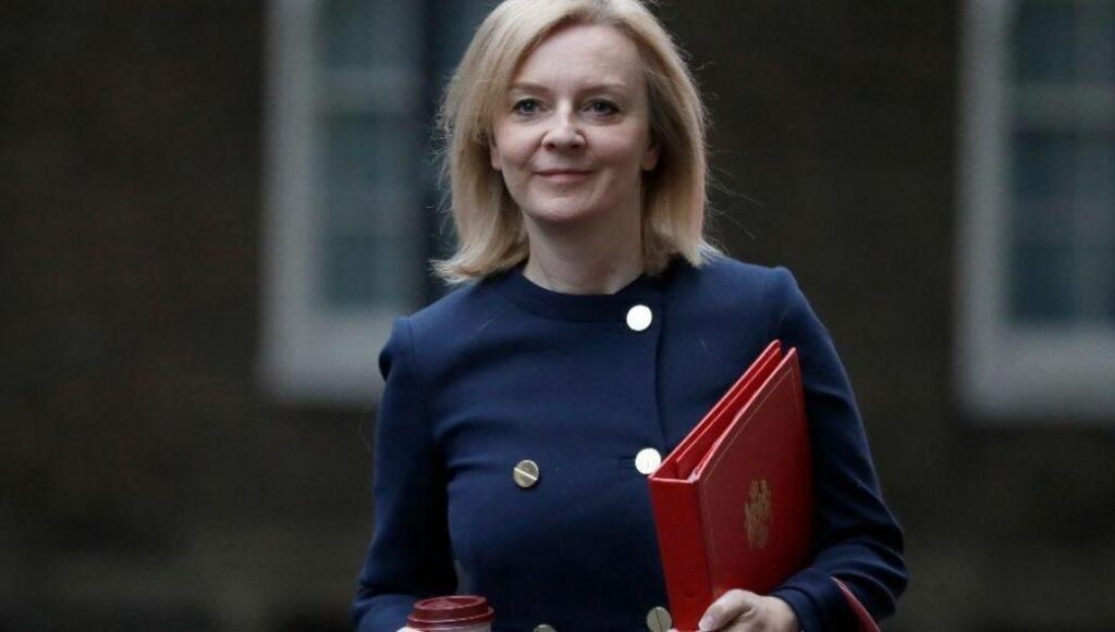 H Λιζ Τρας που δεν ξέρει γεωγραφία θεωρεί «επικείμενη μία ρωσική εισβολή» στην Ουκρανία