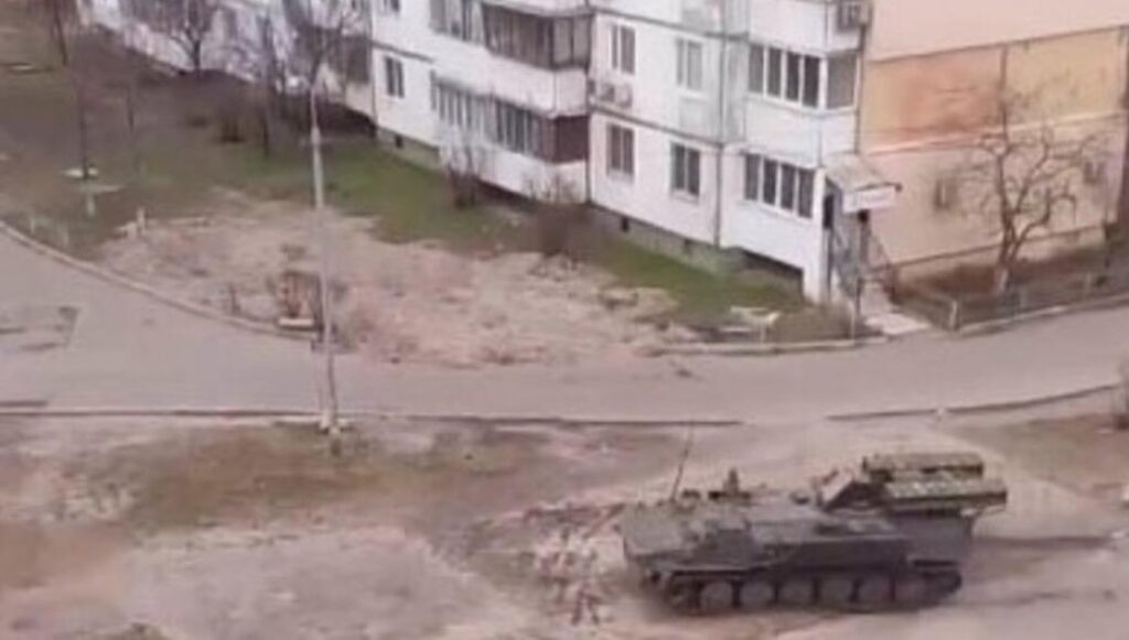 Bίντεο: Οι «καλοί» (για εγχώρια και δυτικά ΜΜΕ) Ουκρανοί σκοτώνουν εν ψυχρώ 2 Ρώσους στρατιώτες