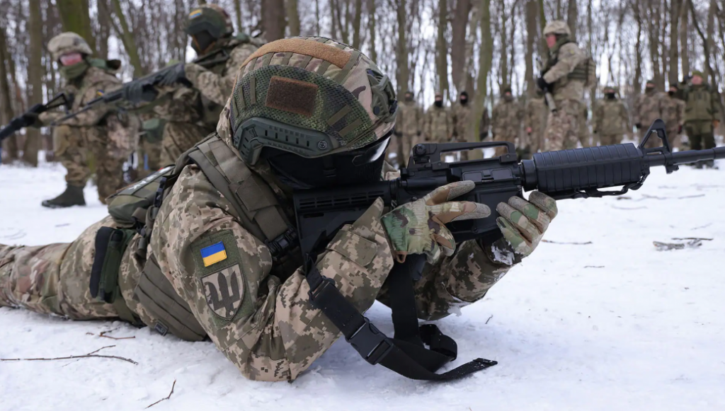 Καναδός ελεύθερος σκοπευτής απειλεί τους Ρώσους: «Το Κίεβο θα γίνει ένα νέο Στάλινγκραντ»