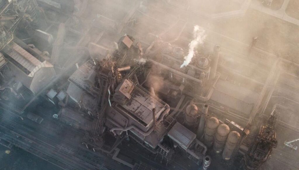 «Βομβαρδισμός-χαλί» του Azovstal από αέρος & ξηράς: H Ρωσία «ξεπλένει» την ντροπή του «Moskva»