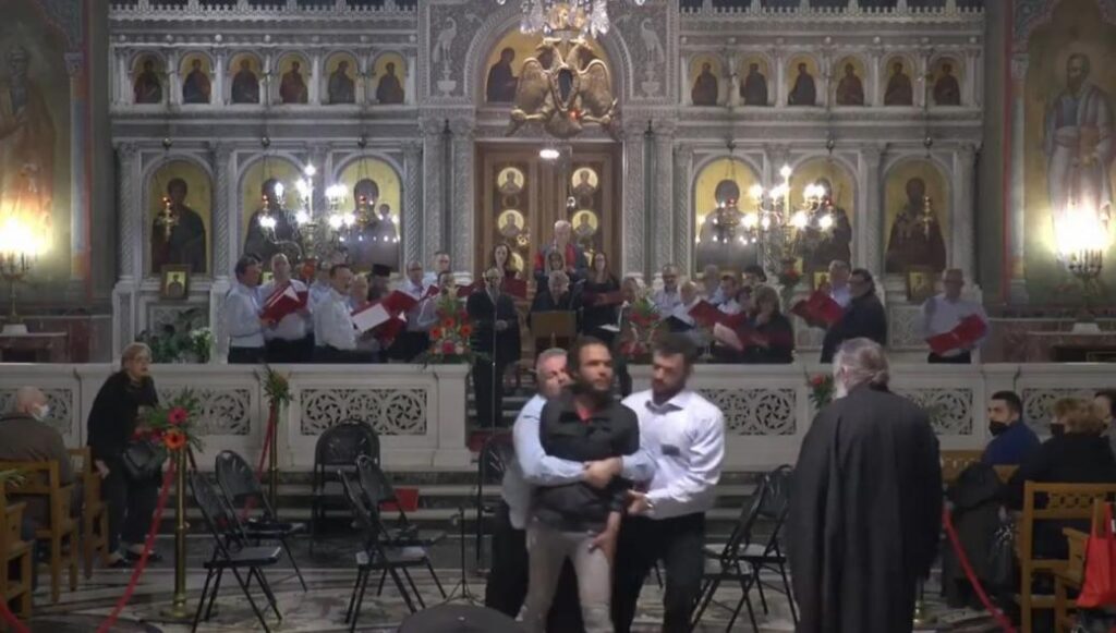 Αδιανόητο: Αλλοδαπός εισέβαλε σε εκκλησία στον Άγιο Παντελεήμονα & ούρλιαζε «Αλλάχ Ακμπάρ» (βίντεο)