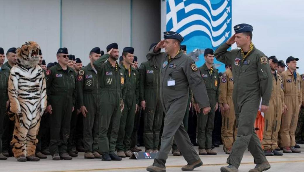 Καρναβάλια έκανε η κυβέρνηση τους Έλληνες αεροπόρους: Ντύθηκαν… τίγρεις & γελάνε οι ΝΑΤΟϊκοί
