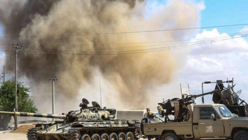 Λιβύη: Σφοδρές μάχες στην Τρίπολη – Μόλις λίγες ώρες έκατσε ο Φ.Μπασάγκα στην πρωτεύουσα