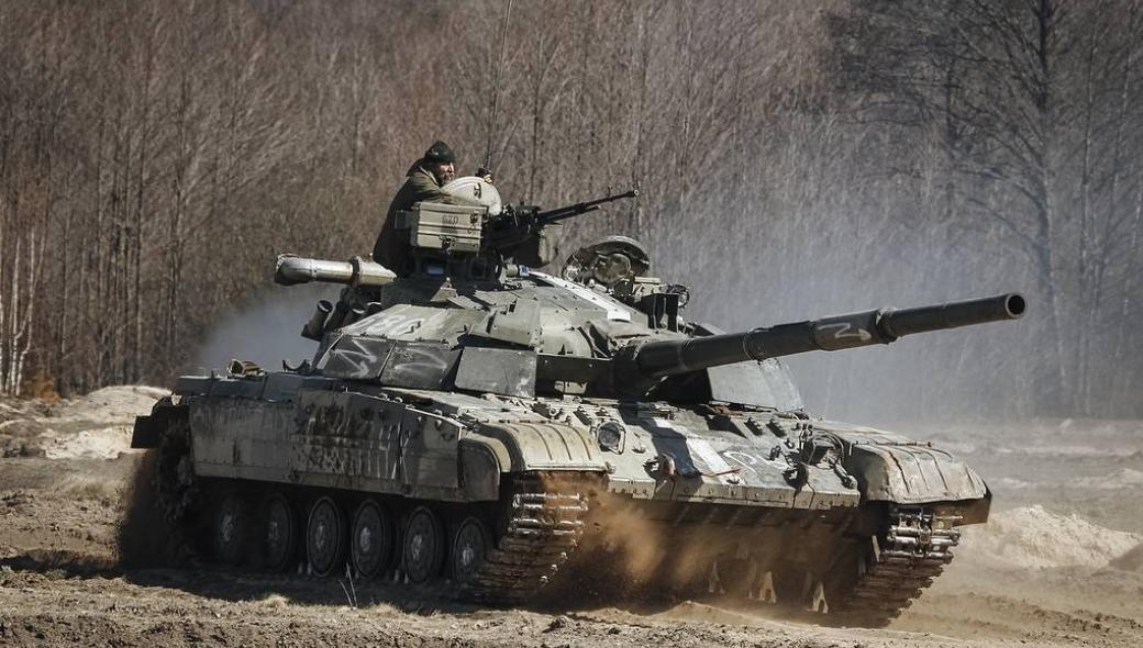 Bίντεο: Οι Ουκρανοί κρύβουν τα άρματα μάχης στις αυλές των σπιτιών του Σεβεροντονέτσκ