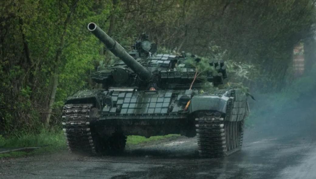 Bίντεο: Ρωσικό άρμα μάχης Τ-72Β3 πλήττεται από αντιαρματικό Javelin και συνεχίζει