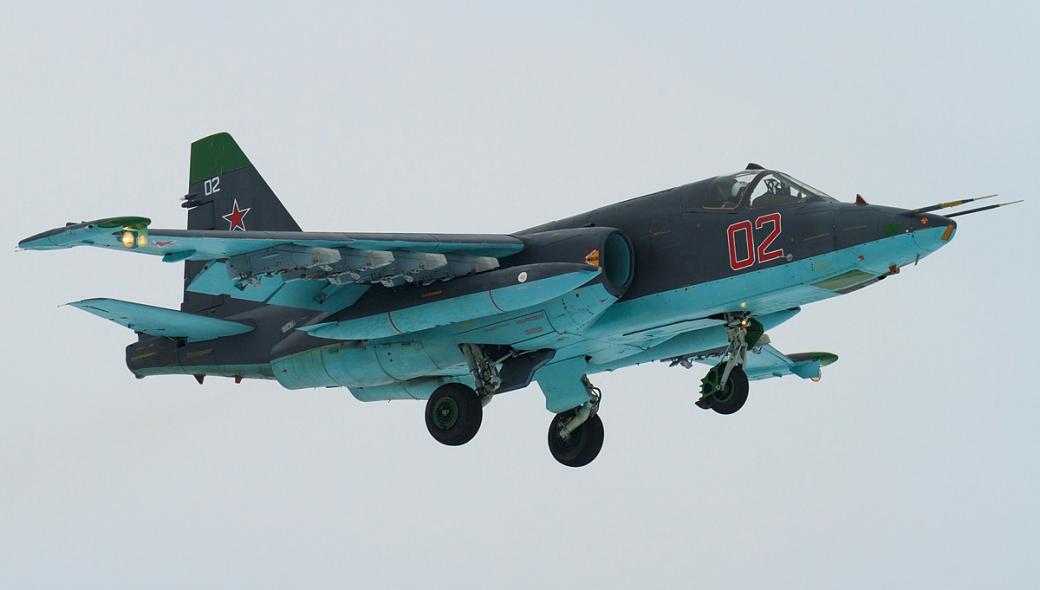 Tα ρωσικά Su-25 σε ρόλο «εναέριου πυροβολικού»