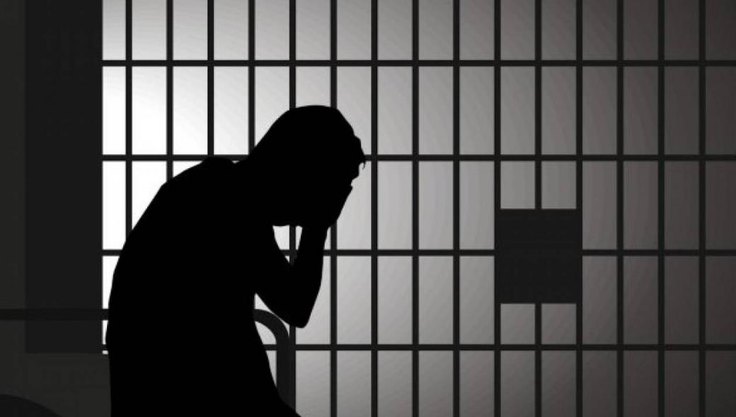 Δολοφονία 72χρονης στο Ηράκλειο: Σαν «αγρίμι» μέσα σε κλουβί ο μητροκτόνος
