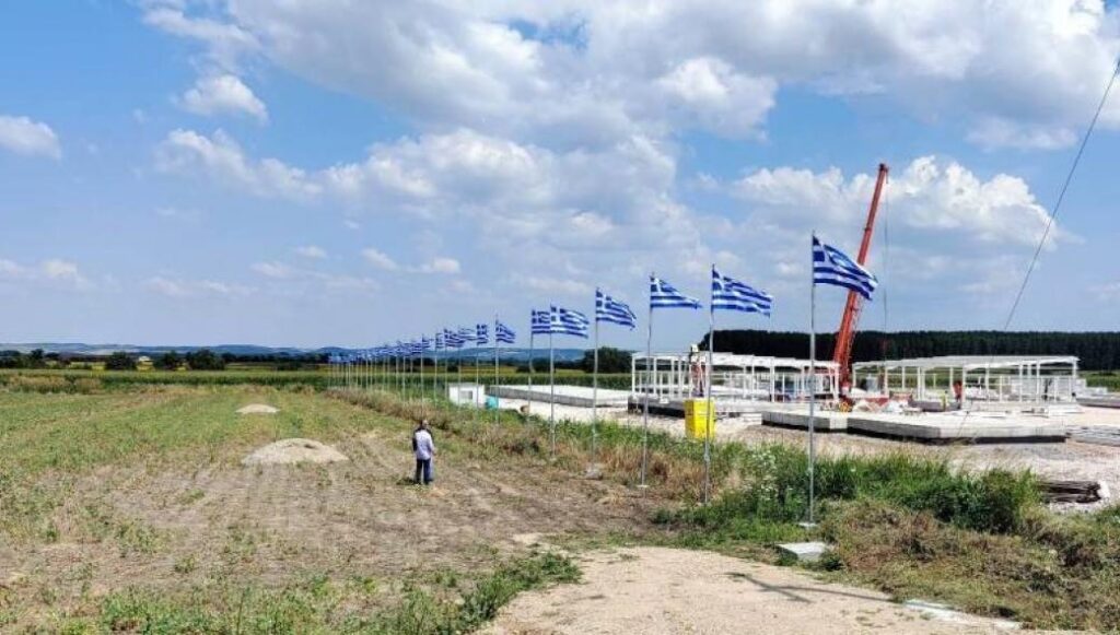 30 ελληνικές σημαίες τοποθετήθηκαν στο Φυλάκιο του Έβρου – Τι συμβολίζουν (βίντεο)