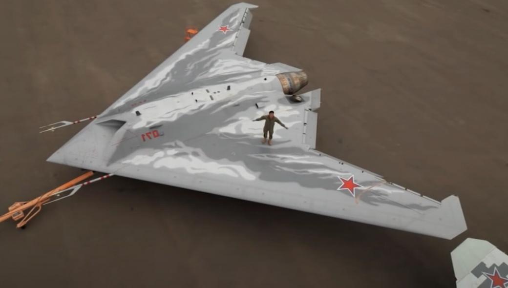 Sukhoi S-70 Okhotnik: Το ρωσικό πολεμικό drone που προκαλεί πονοκέφαλο στην Δύση