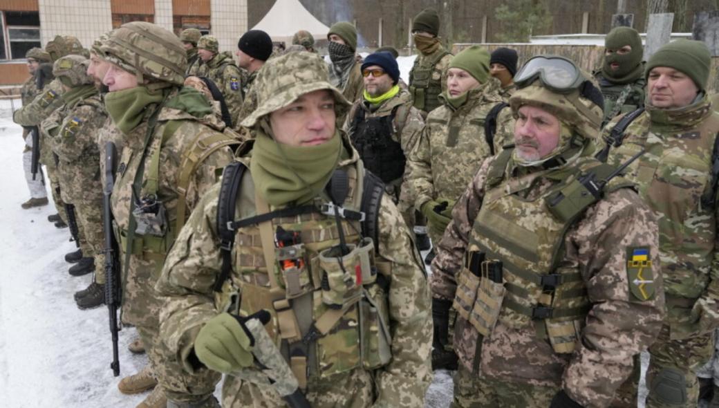 Foreign Policy: «Οι άνδρες θέλουν να φύγουν από την Ουκρανία αλλά δεν μπορούν»