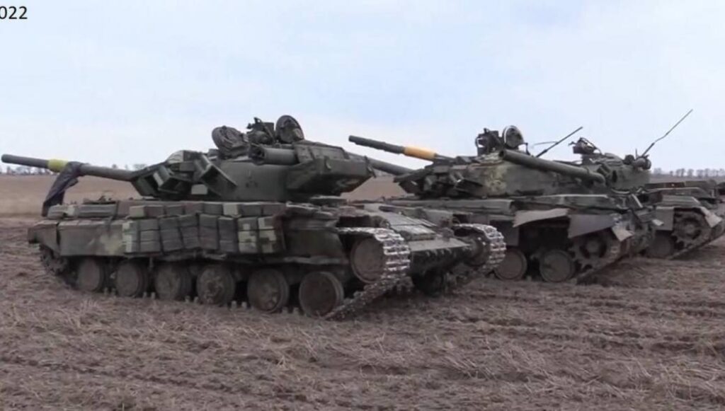 Άρματα και πυροβόλα του ουκρανικού στρατού έρμαιο των ρωσικών δυνάμεων (βίντεο)