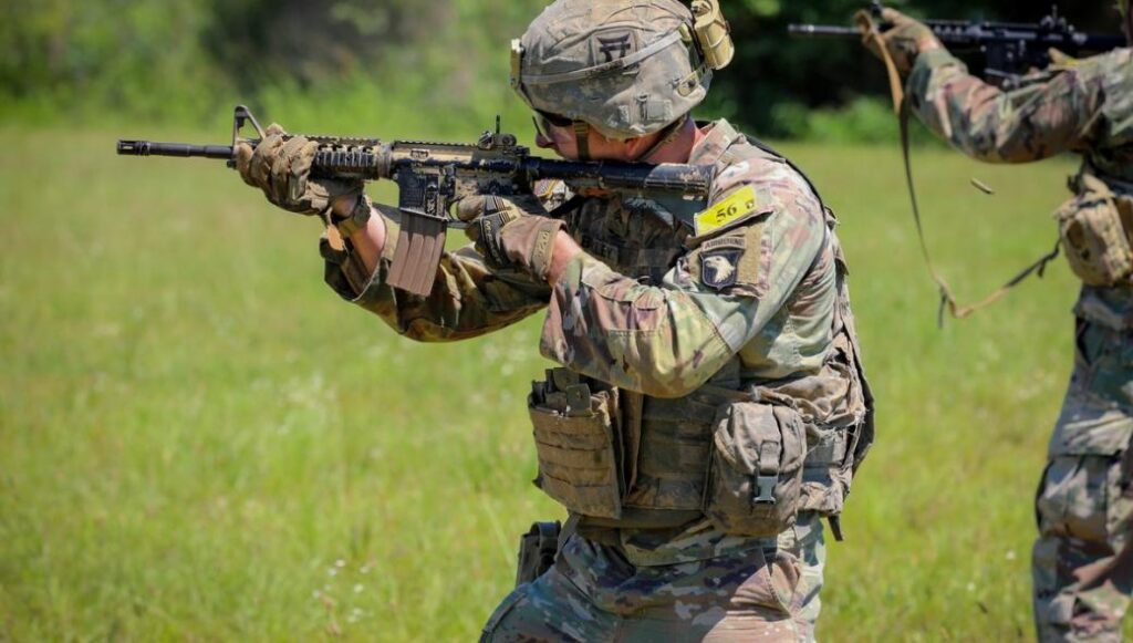 Η αμερικανική 101η Α/Μ Μεραρχία σε ασκήσεις τρία χιλιόμετρα από τα σύνορα με την Ουκρανία